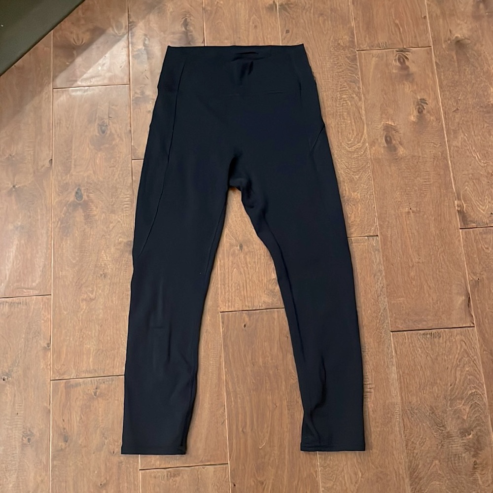 Lululemon navy leggings 3/8 crop size 6